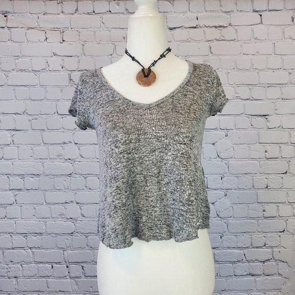 HOLLISTER Vee Neck Crop Top Grey sz. XS - Picture 5 of 9